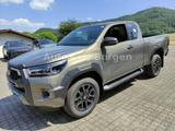Toyota Hilux Extra Cab 2.8 D-4D Autom. 4WD Invincible - Toyota Hilux: Extra Cab