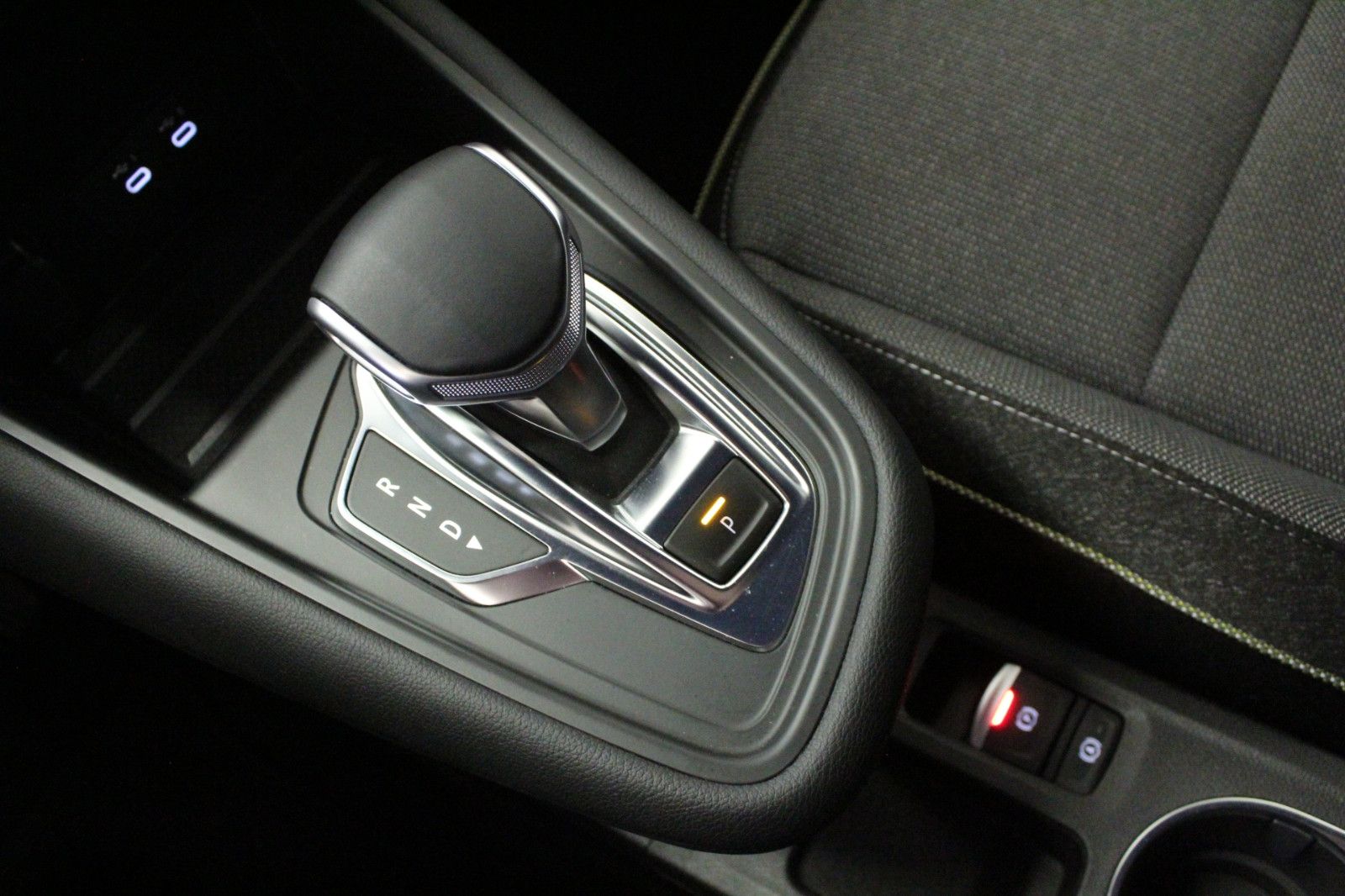 Fahrzeugabbildung Renault Captur Mild Hybrid 160 EDC Techno *Ganzjahresrei