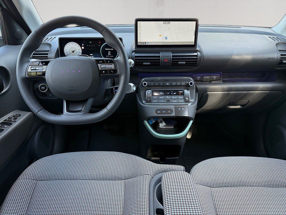 Fahrzeugabbildung Hyundai INSTER Lounge 49kWh 115PS Elektro-Komfort-Paket
