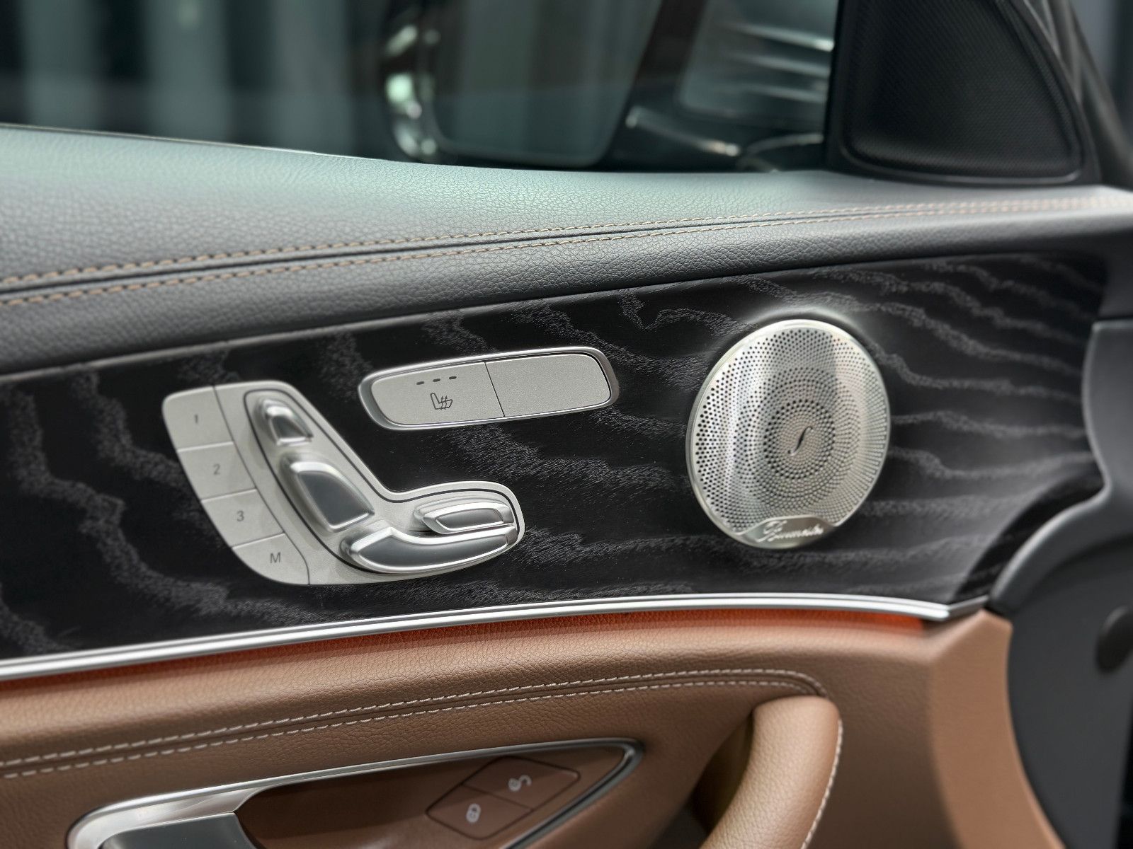 Fahrzeugabbildung Mercedes-Benz E 300 de T-Modell |BURMESTER|MULTIBEAM-LED