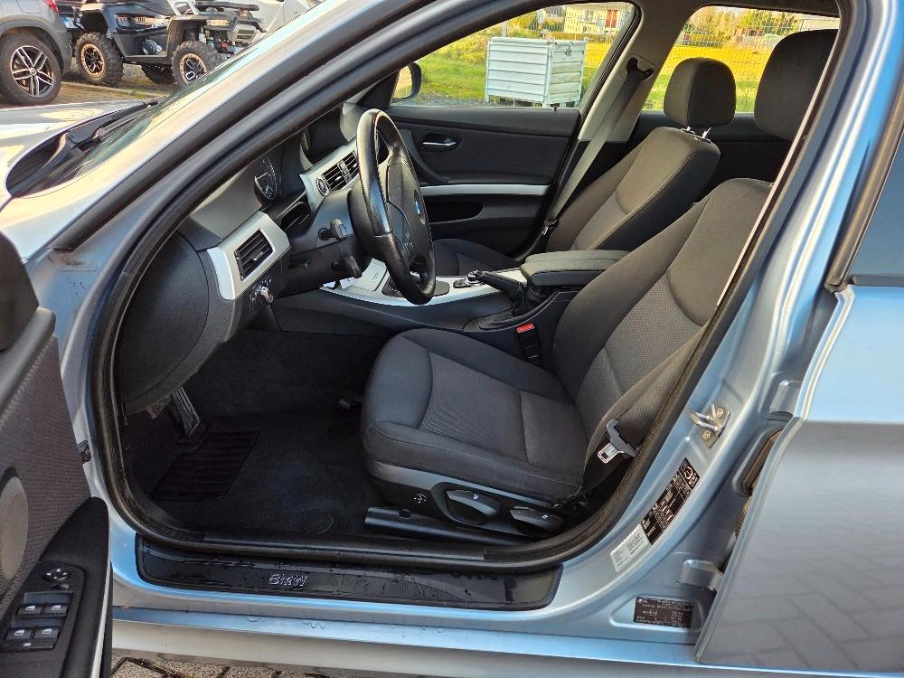 BMW 318 2009 — photo 8