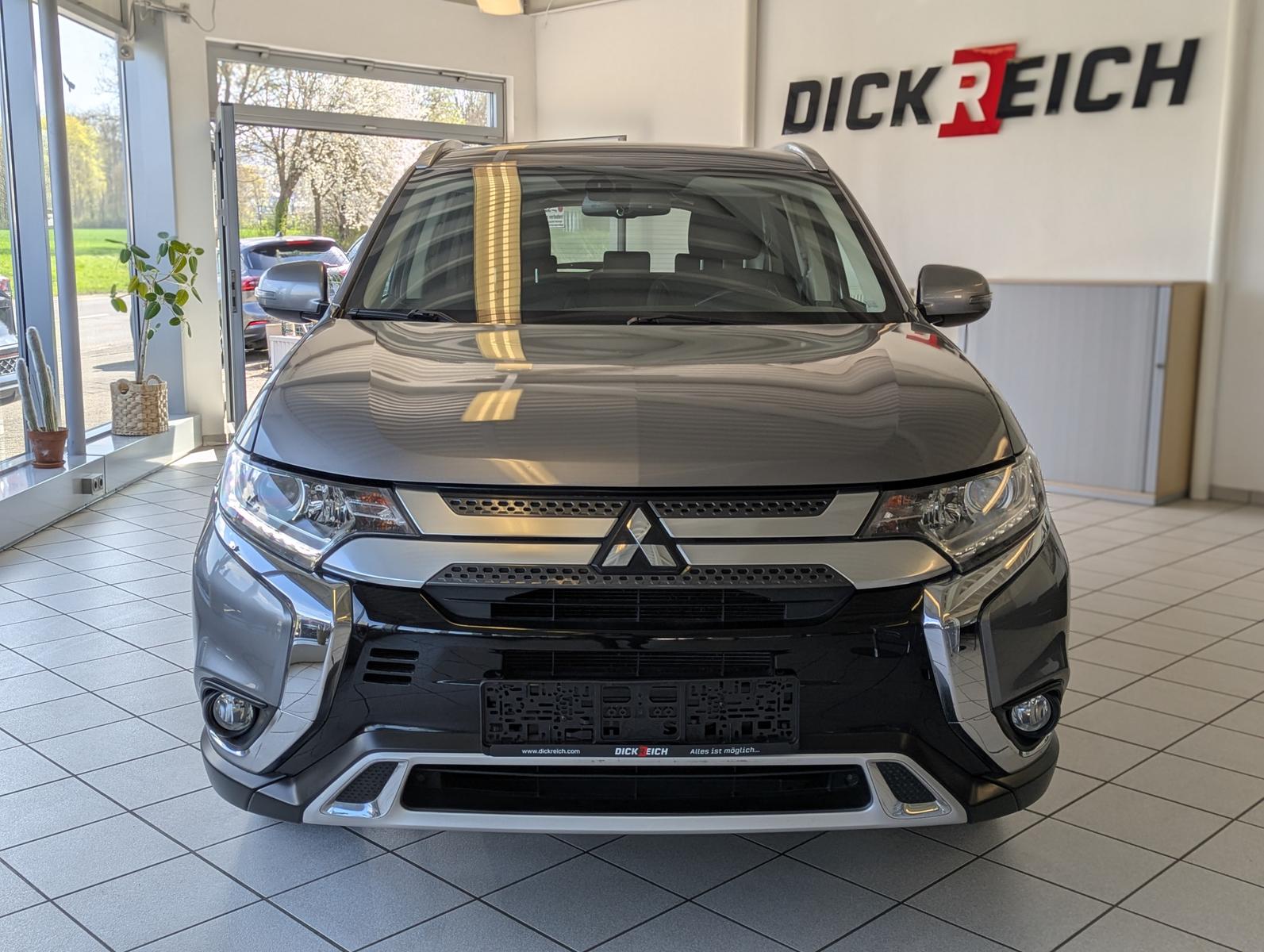 Mitsubishi Outlander 2.0 Diamant Edition+ Kamera AHK 18"