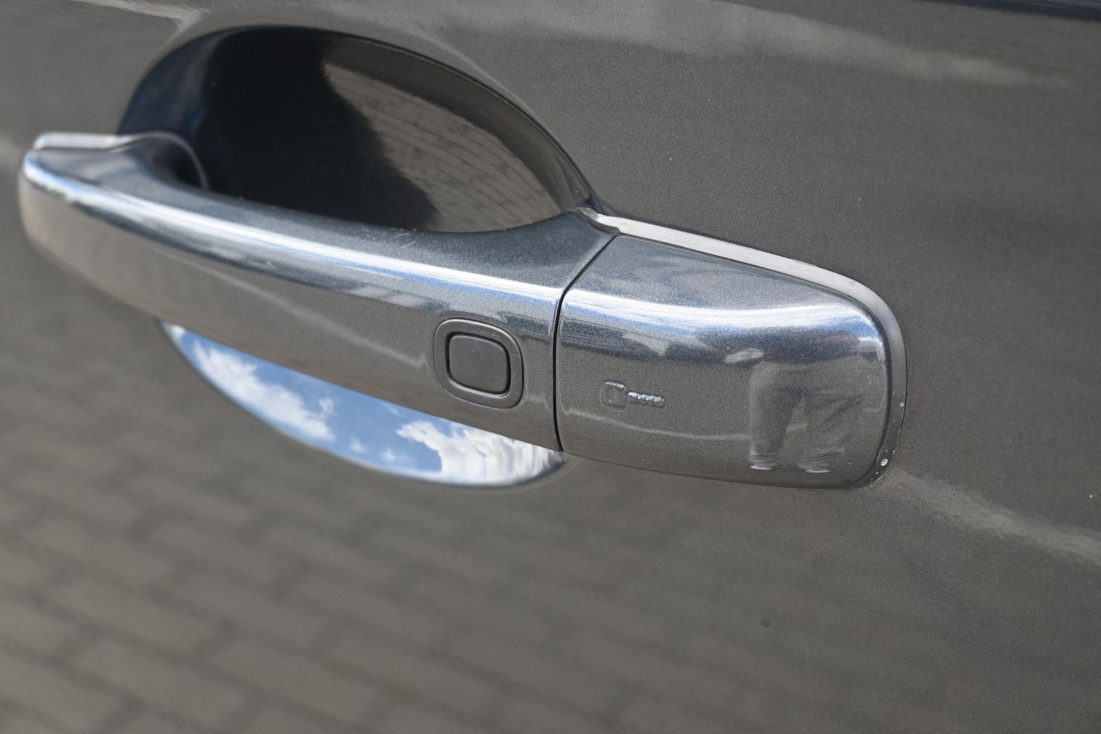 Fahrzeugabbildung Volvo XC60 2.4D Summum Drive*BiXenon*PDC*CD*Servo*USB