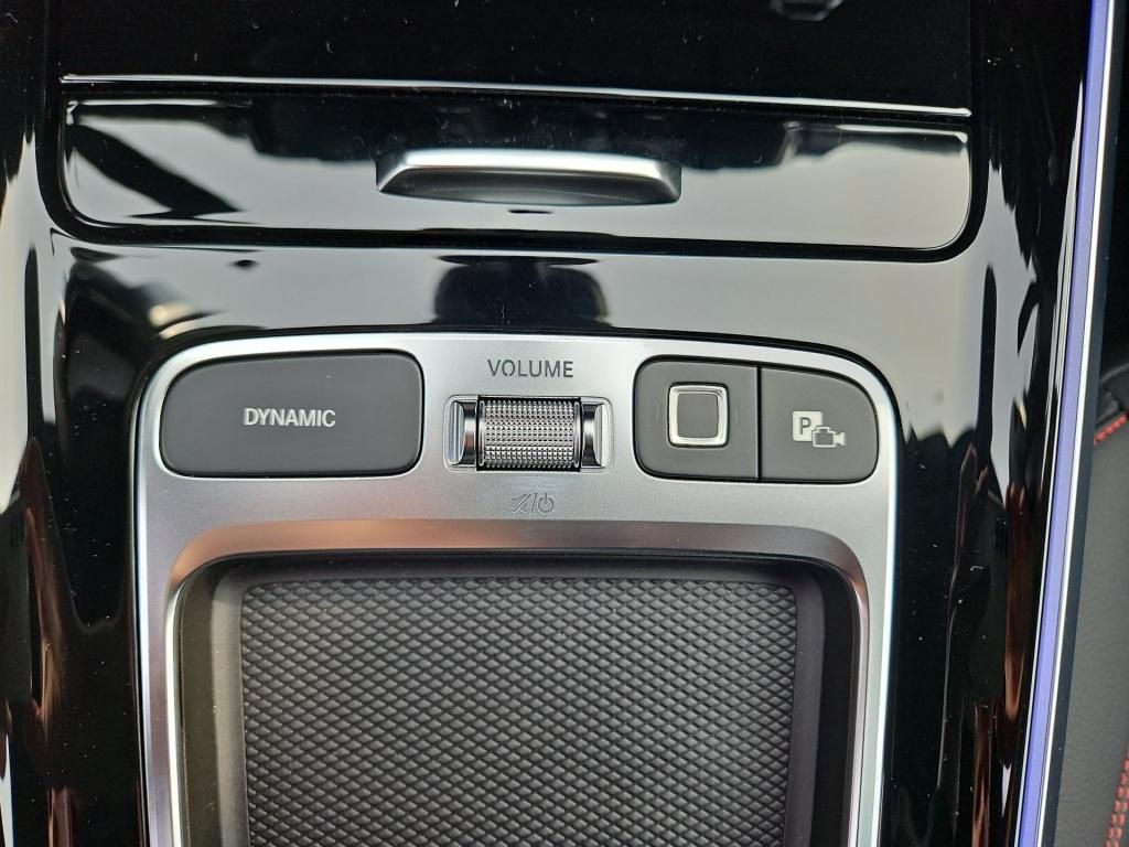 Fahrzeugabbildung Mercedes-Benz GLB 200 d +AMG+DISTRONIC+MULTIBEAM+WINTER-PAKET+