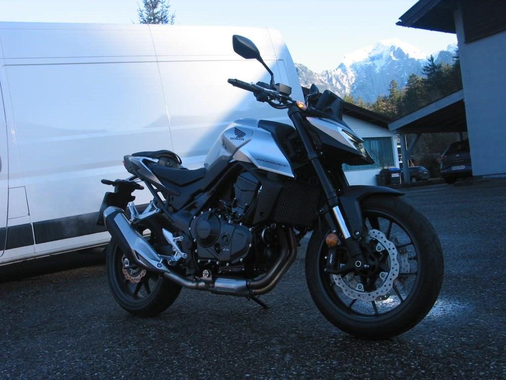 Honda CB750 Hornet nur 25 Km