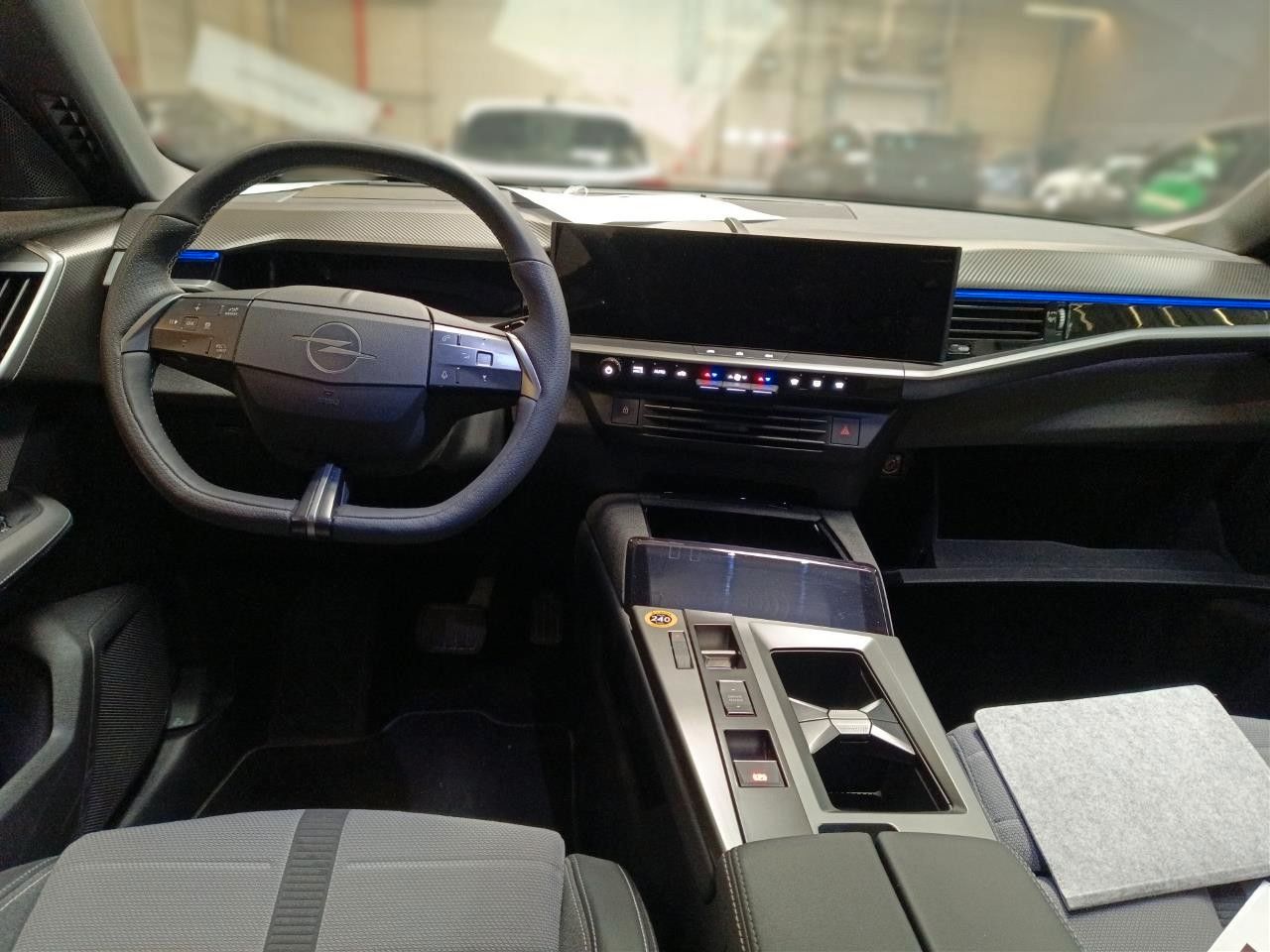 Fahrzeugabbildung Opel Grandland ELECTRIC GS SPORT 73KWH NAVI/SPORT/AHK