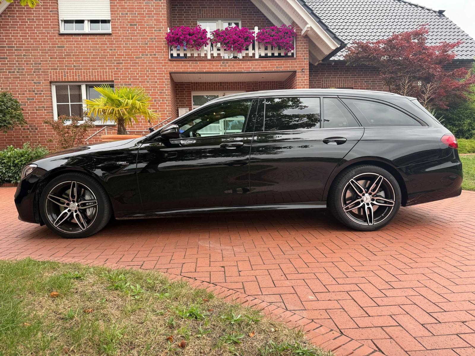 Mercedes-Benz E 53 AMG 4Matic+ LED Luftfederung