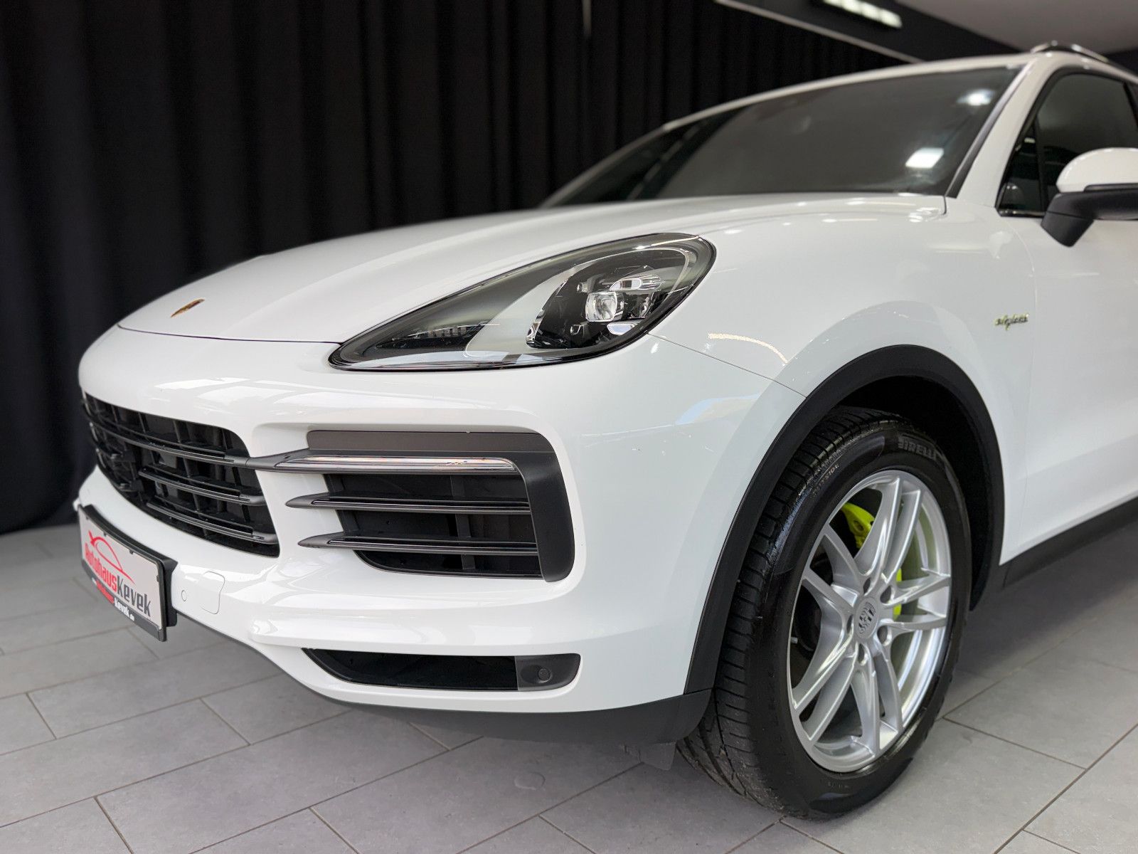 Fahrzeugabbildung Porsche Cayenne E-Hybrid|PANORAMA|SPORT-CHRONO|ACC