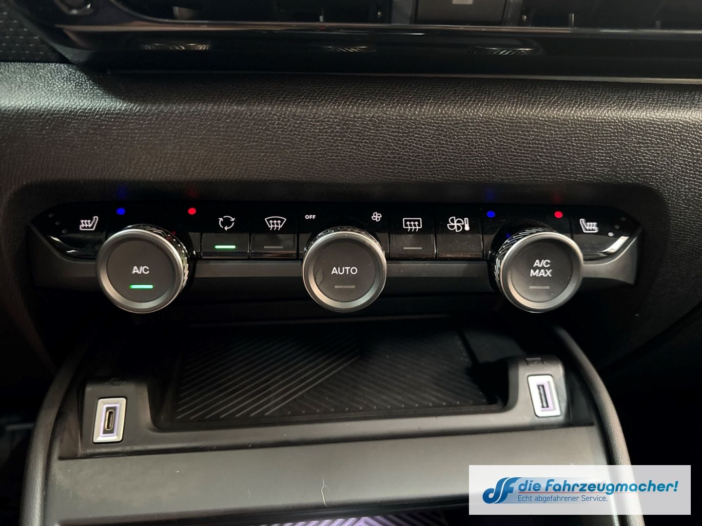 Fahrzeugabbildung Citroën C4 E- Shine HUD Navi 360 Kamera LED Apple CarPla