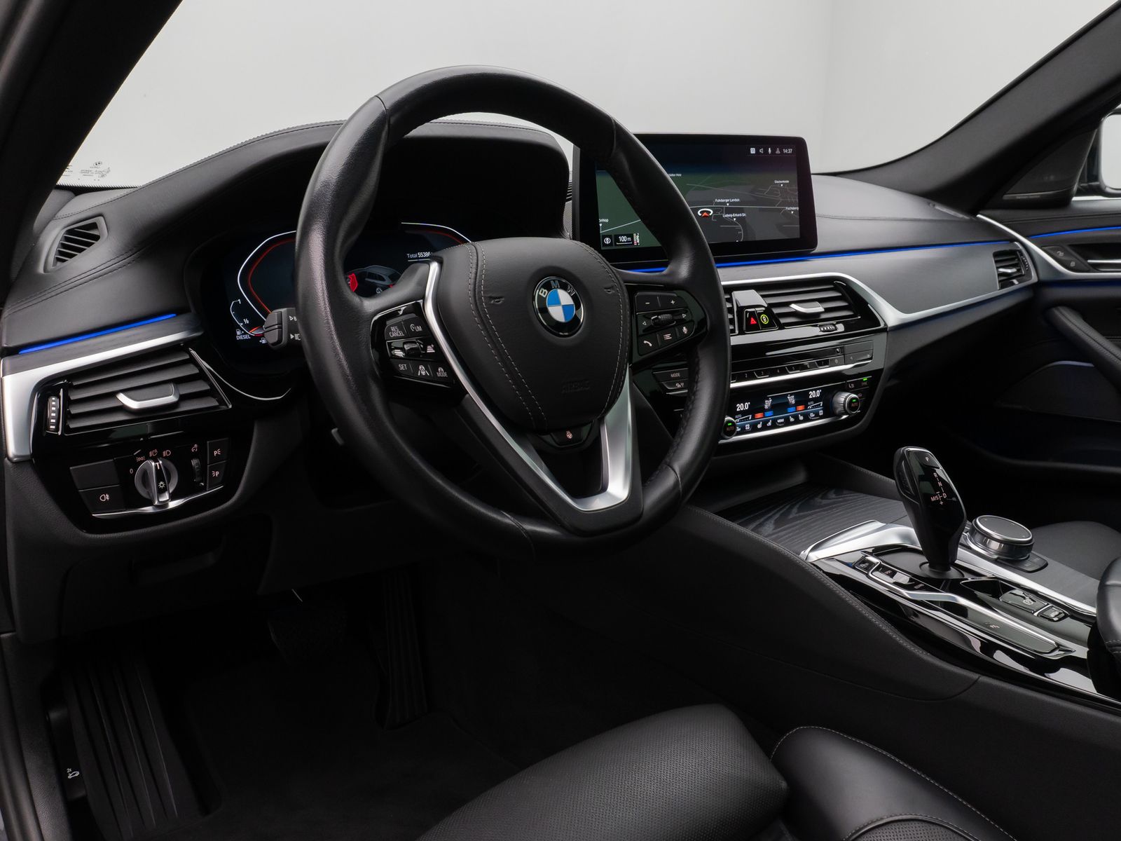 Fahrzeugabbildung BMW 540d xD LuxuryLine Panorama Laser Kamera HUD H/K