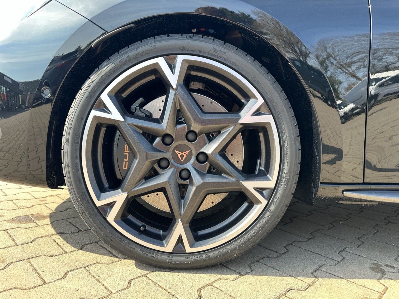Fahrzeugabbildung CUPRA Leon VZ 2.0 TSI 7-Gang-DSG