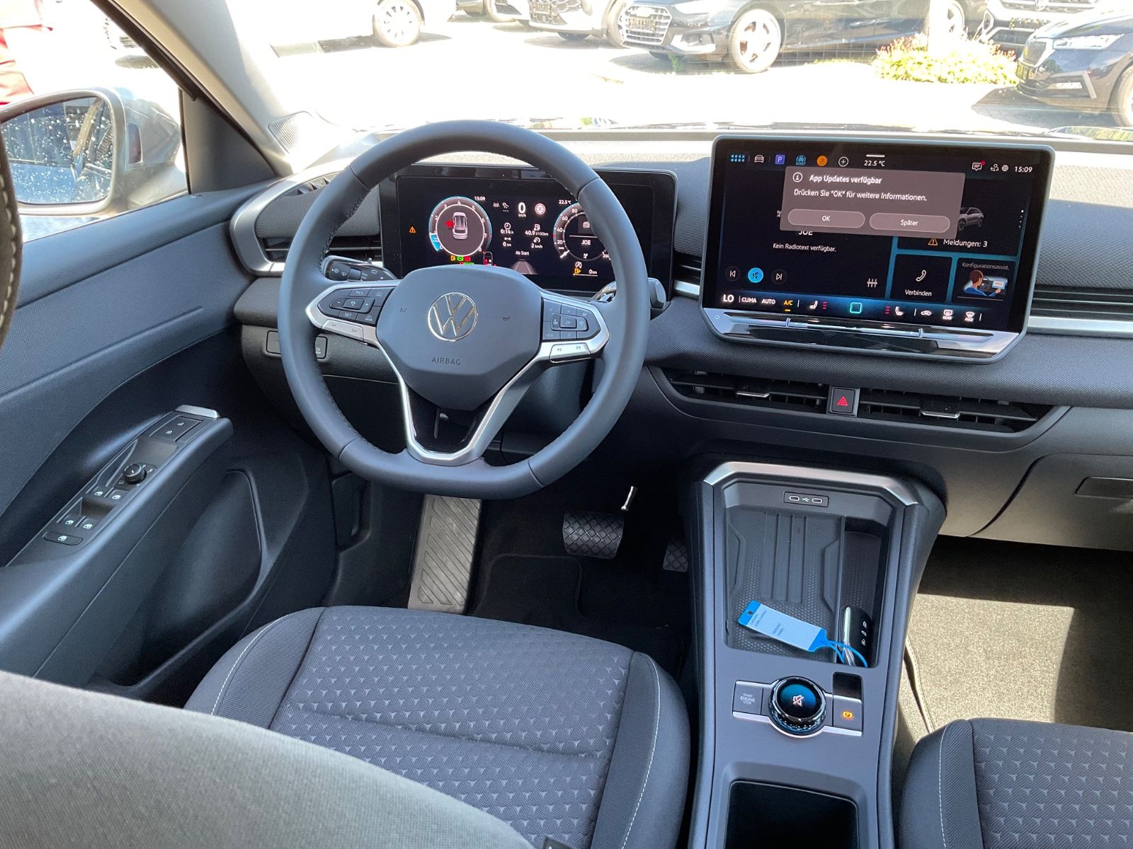 Fahrzeugabbildung Volkswagen T-Roc 1.5 eTSI DSG Kamera,AHK,5J Garantie,ACC