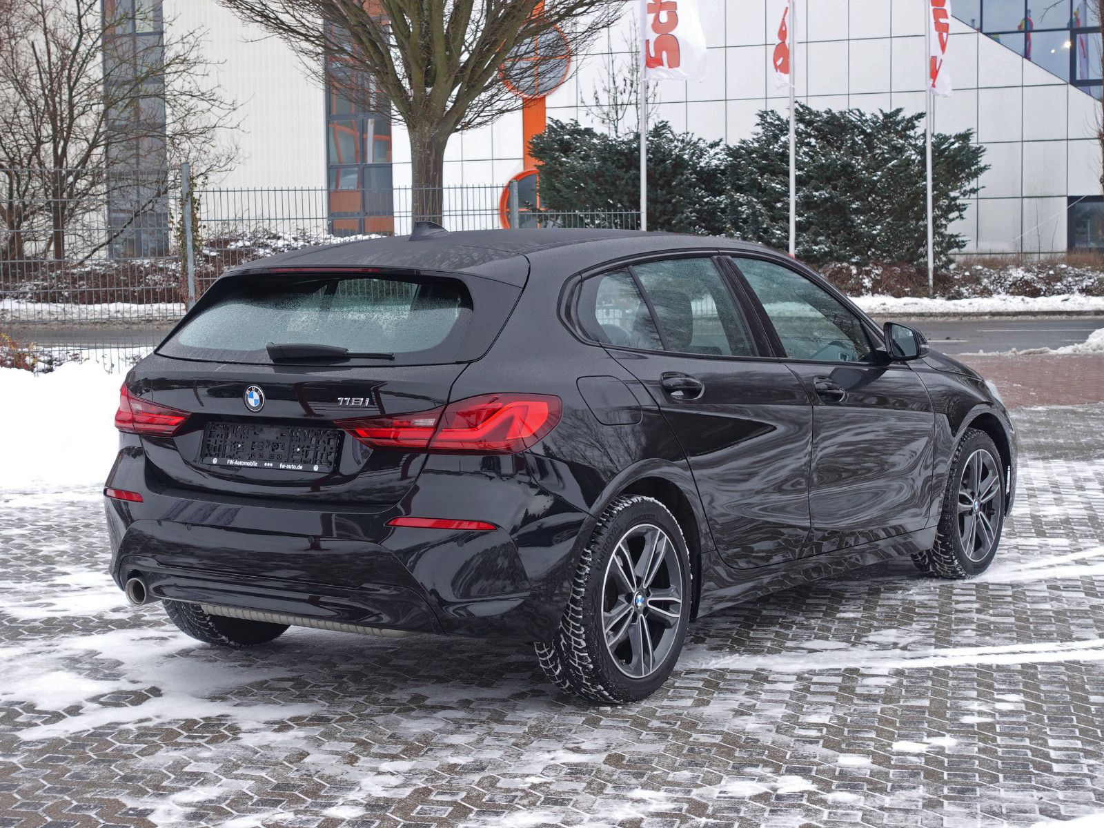 Fahrzeugabbildung BMW 118i Sport Line Navi CarPlay LED-Pkt.