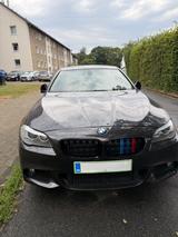 BMW 528i xDrive - - graue BMW 528
