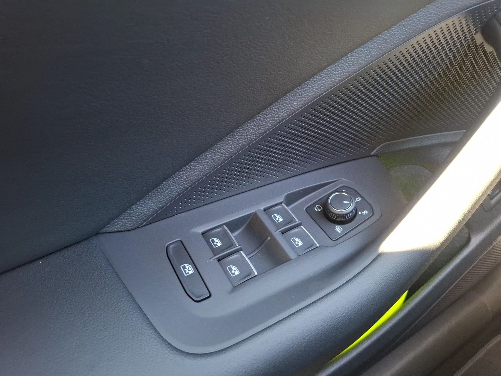 Fahrzeugabbildung Volkswagen Passat Variant TDI Elegance DSG Matrix AHK Navi