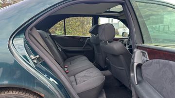 Mercedes E 230 - 8
