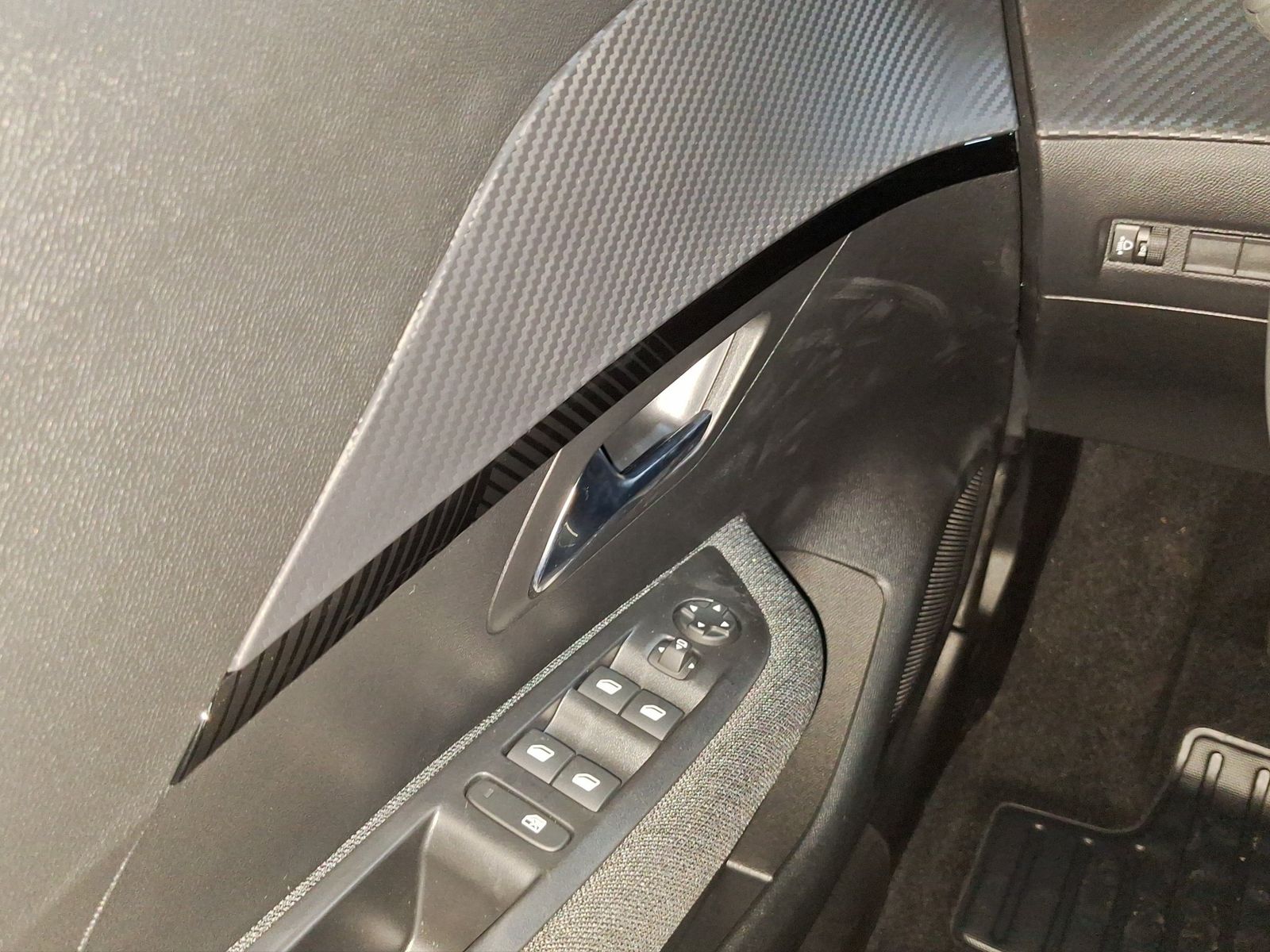 Peugeot 208 - Bild 11