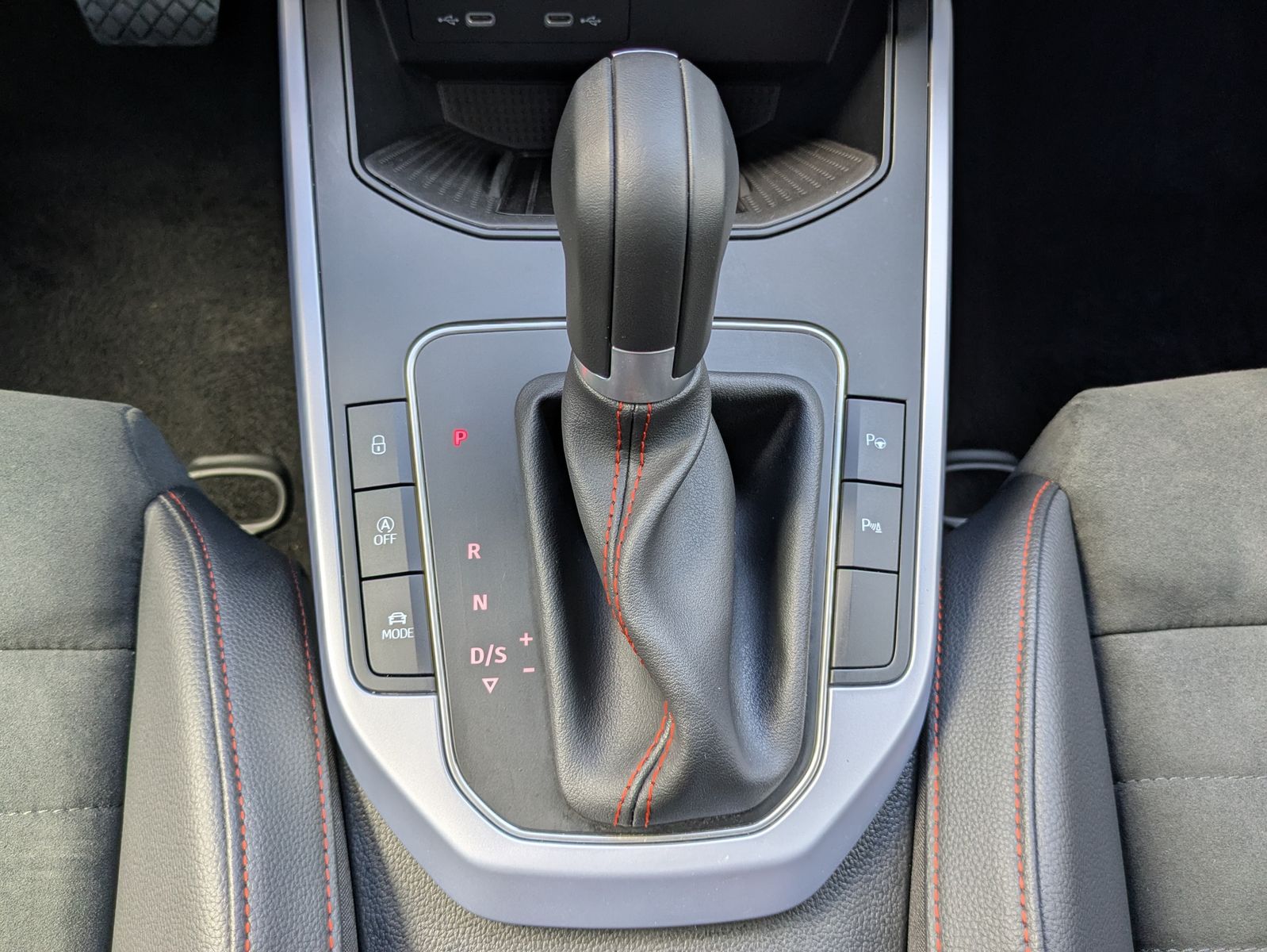 Fahrzeugabbildung SEAT Arona 1.0 TSI FR DSG AHK*ACC*LED*APP*DAB*KAMERA