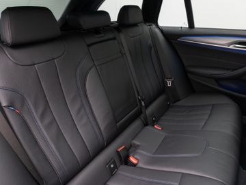 Fahrzeugabbildung BMW 530d xD M Sport Panorama Kamera H/K Alarm 19Zoll