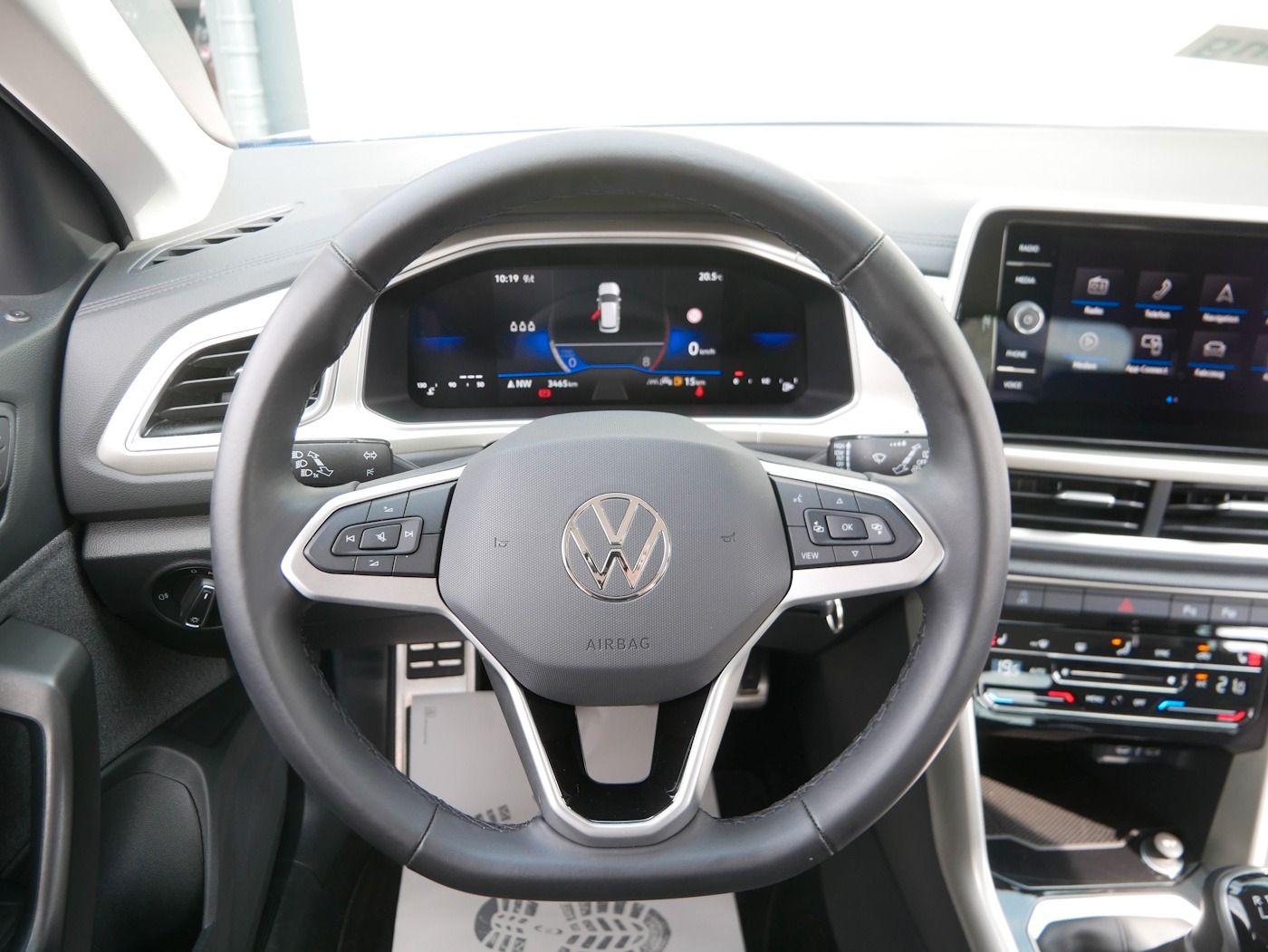 Fahrzeugabbildung Volkswagen T-Roc 1.0 TSI Move NEU35T LED NAVI SHZ ParkAssis