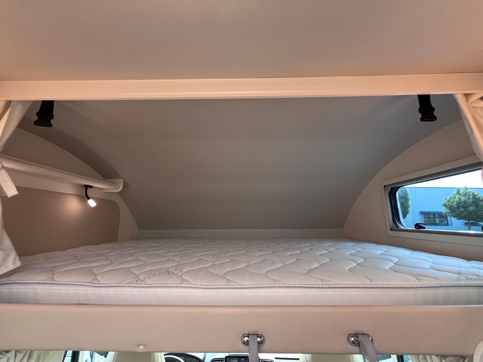 Fahrzeugabbildung XGO Dynamic 95 G - SAT, TV, AHK, Luft, Solar, Klima