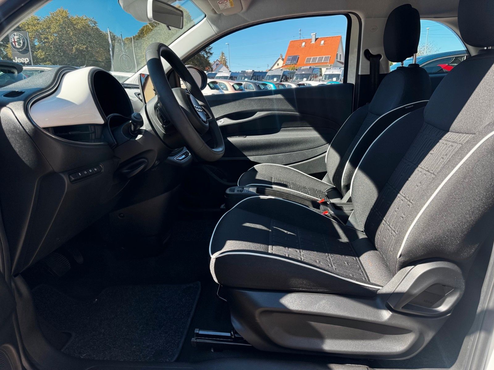 Fahrzeugabbildung Fiat 500e Carplay Klimaaut. Keyless