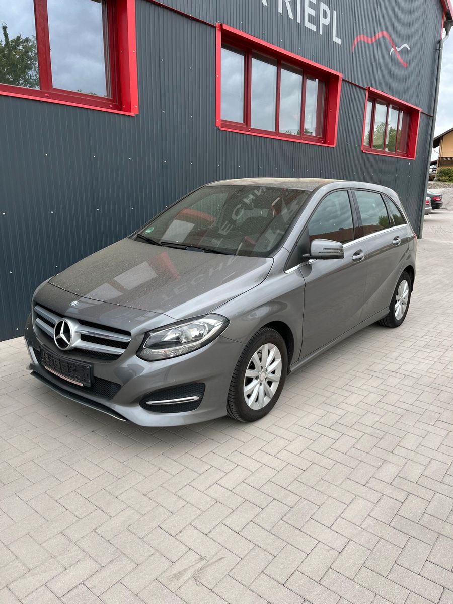MERCEDES-BENZ B 180