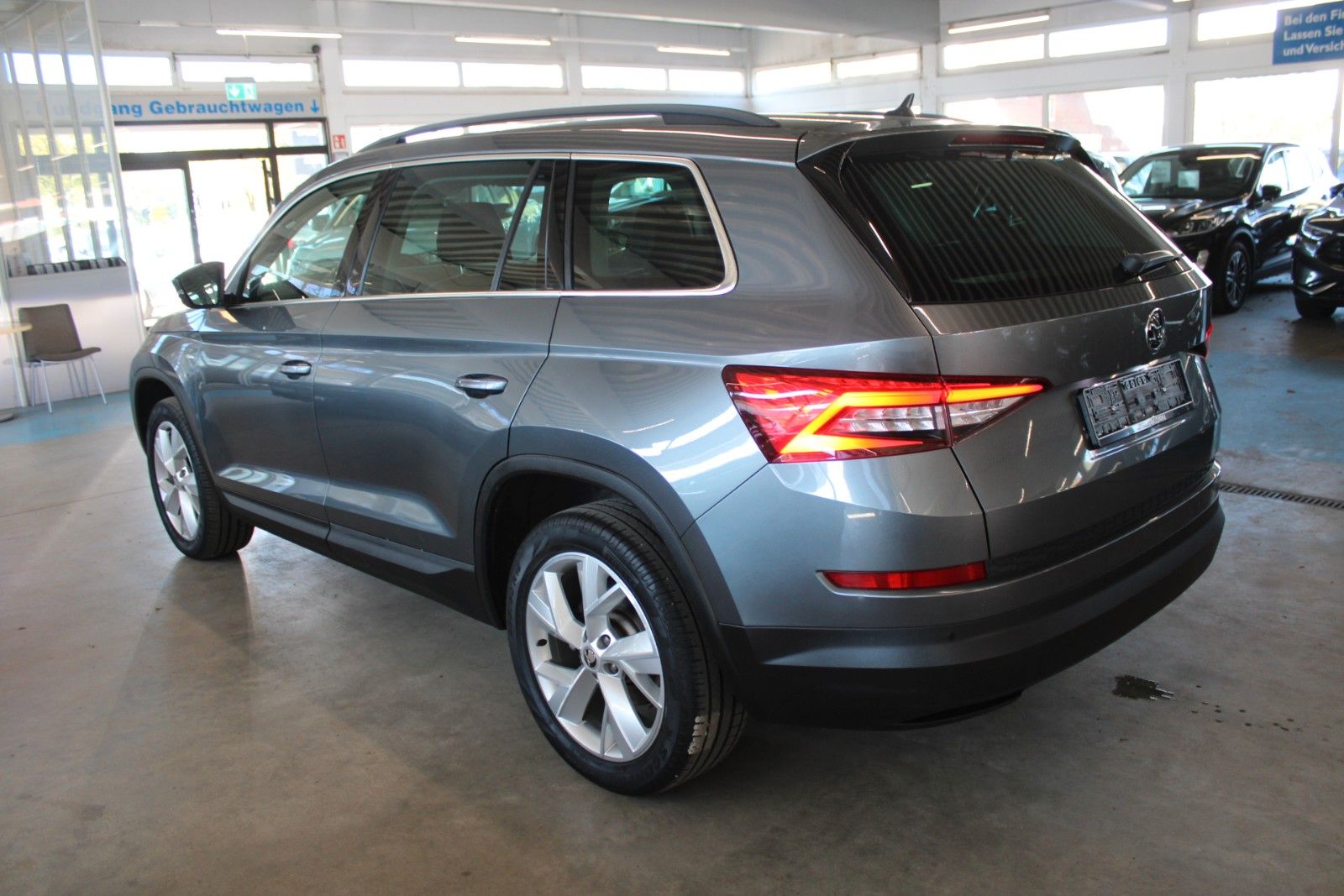 Fahrzeugabbildung SKODA Kodiaq DSG 4x4 SOLEIL LED AHK LEDER ACC STDHZ