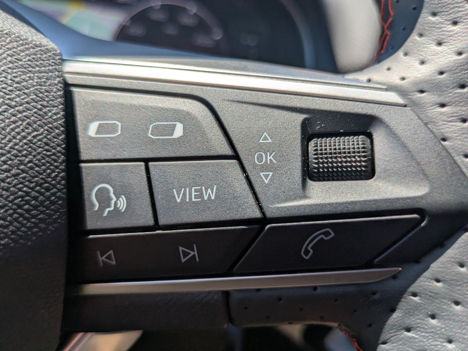 Fahrzeugabbildung SEAT Arona 1.0 TSI FR DSG AHK*ACC*LED*APP*DAB*KAMERA