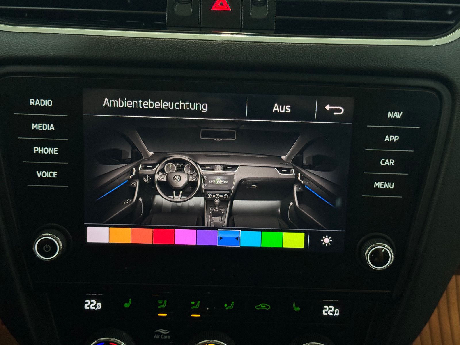 Fahrzeugabbildung SKODA Octavia STYLE 4X4 PANO NEUER MOTOR / MEGA VOLL