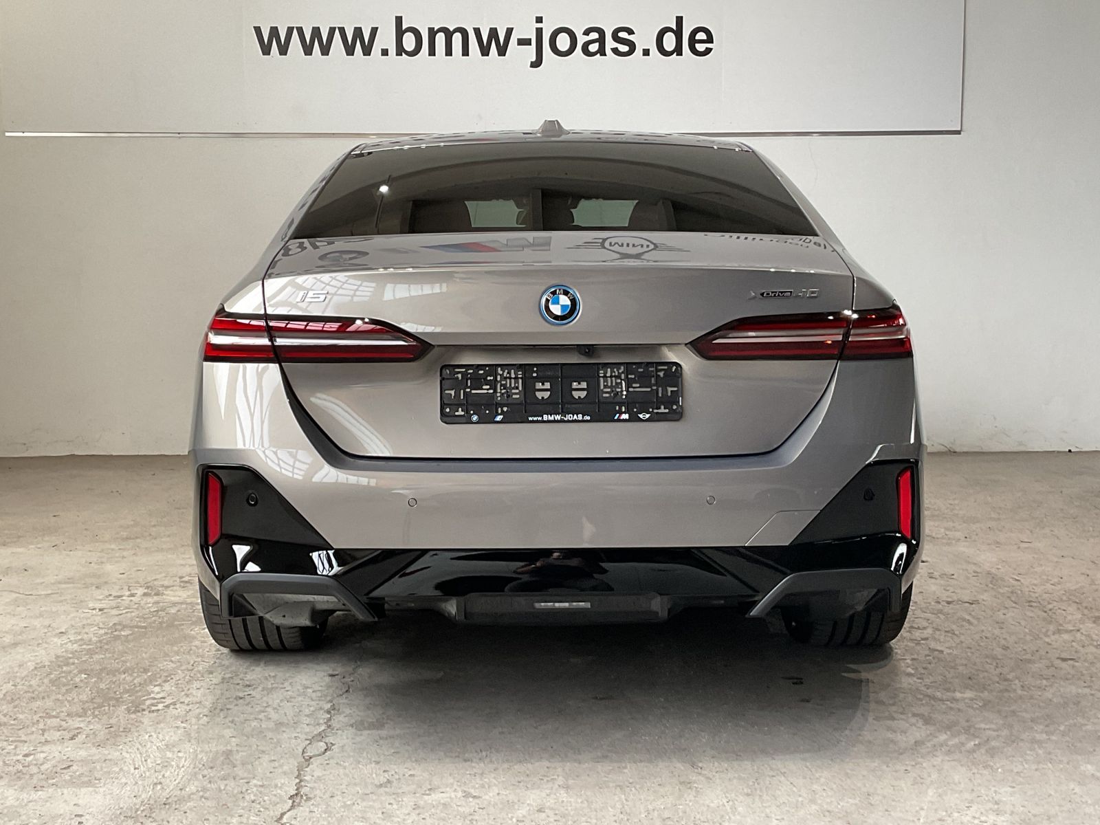 Fahrzeugabbildung BMW i5 xDrive40 *Sitzbelüftung *AHK *20" LMR DAB