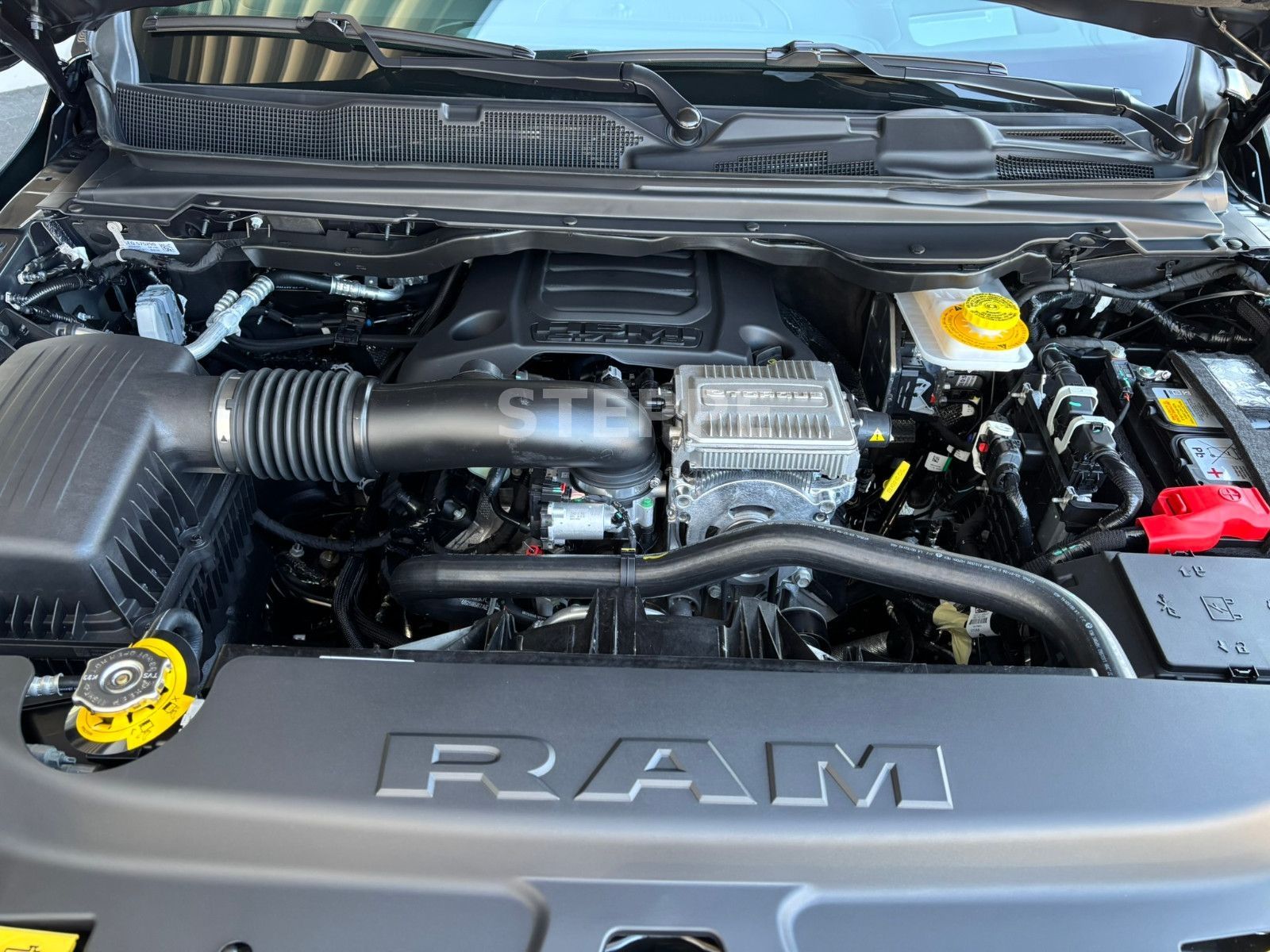 Dodge 2026 RAM 1500 Limited Night 5,7LV8 Rambox MWK