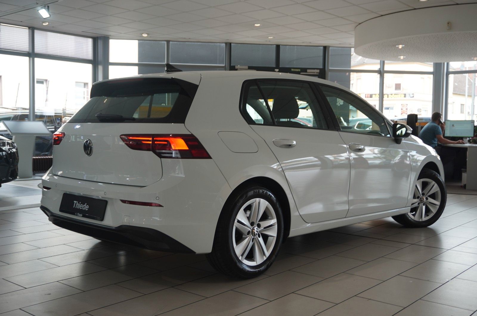 Fahrzeugabbildung Volkswagen Golf VIII Lim. 2.0 TDI LIFE DSG NAVI/LED/VIRTU.
