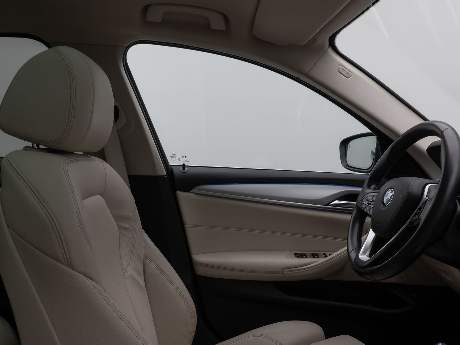 Fahrzeugabbildung BMW 530d xD Panoram Kamera HUD DAB HiFi SoftCl Sport