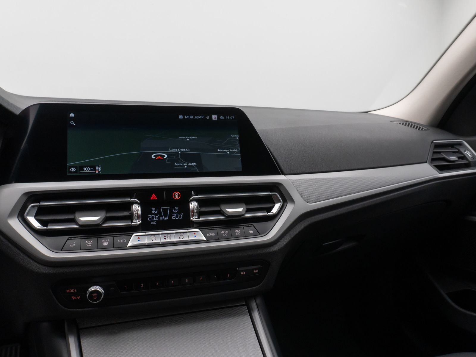 Fahrzeugabbildung BMW 318d DAB PDC Alarm Geschwindigkeitsreg Sport LED