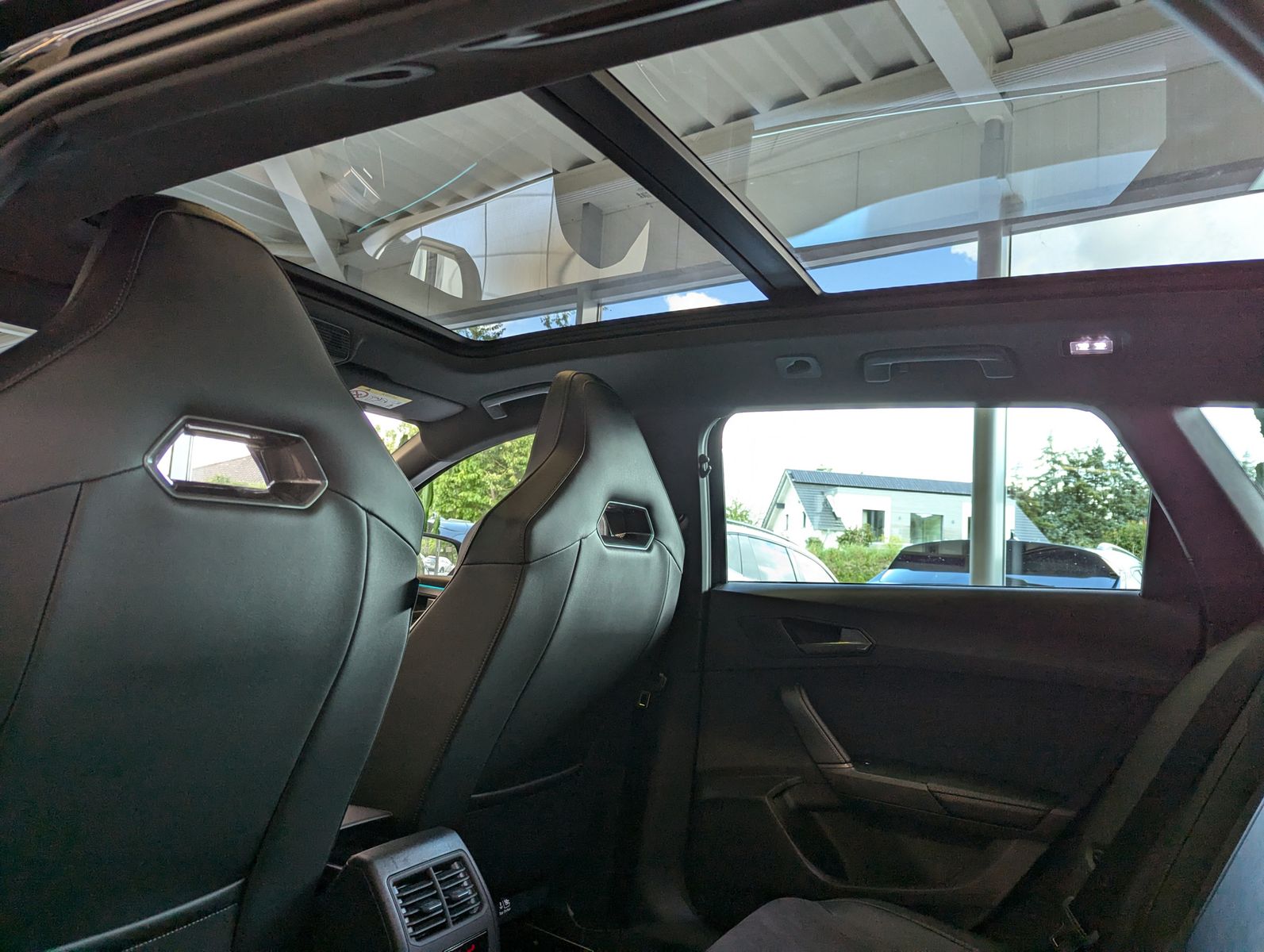 CUPRA Leon 1.5 eTSI Pano Intelligent-Dynamic-Edge-Pake - Image 14