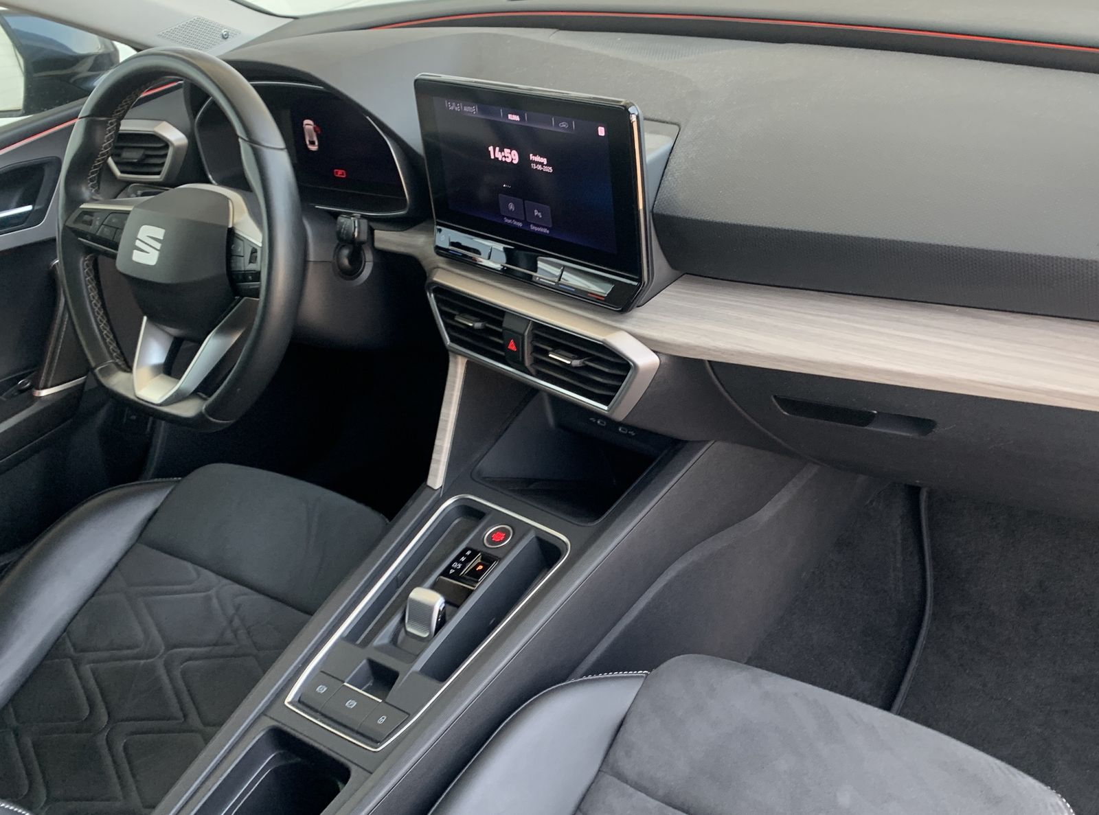 Fahrzeugabbildung SEAT Leon 2.0 TDI Xcellence*AHK*LED*Cam*VCOCK*Navi*