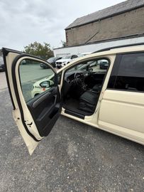 Volkswagen Touran - 2