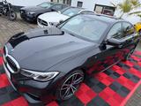 BMW 320d Lim. M Sport*LED*AHK*Head-up*Schiebedach* - Autos mit Allradantrieb