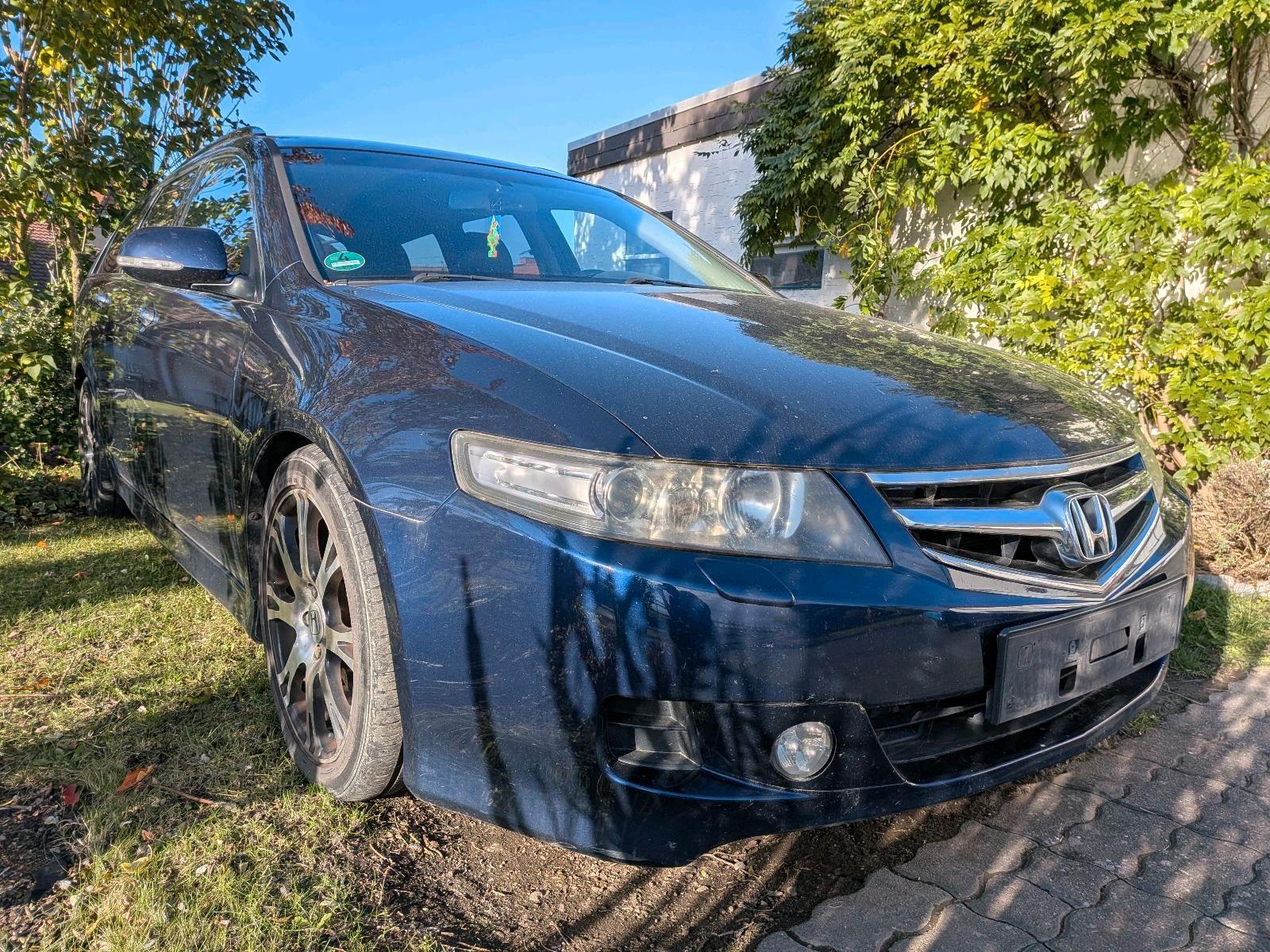 Honda Accord 2006 — rear view