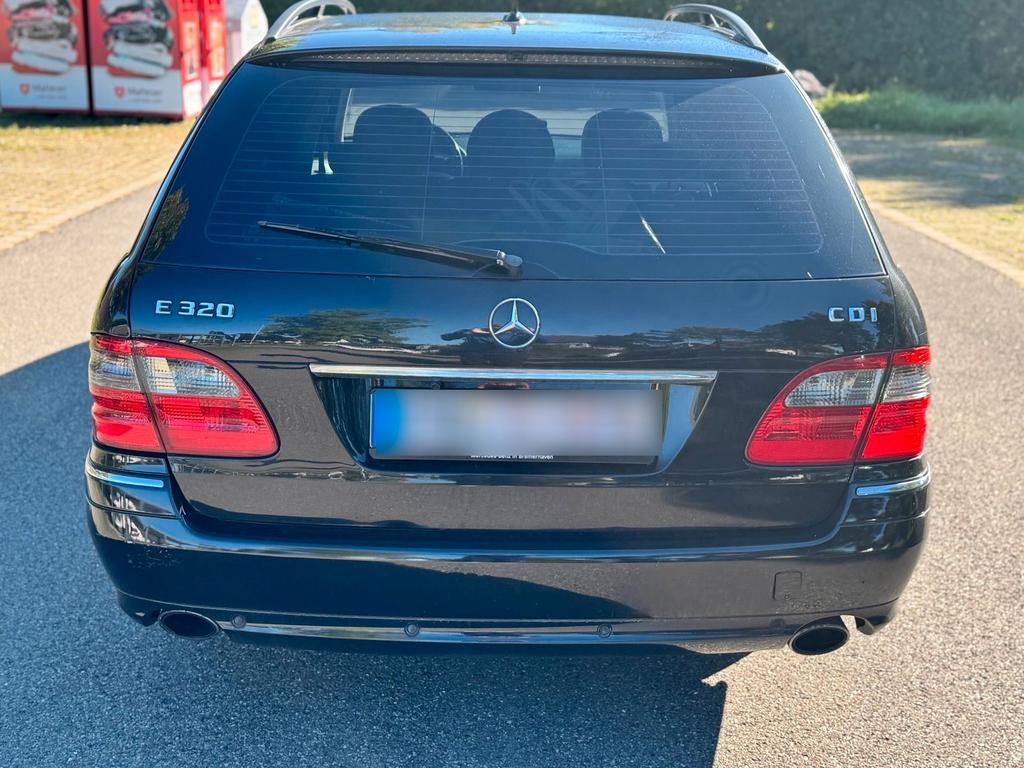 Mercedes-Benz E 320