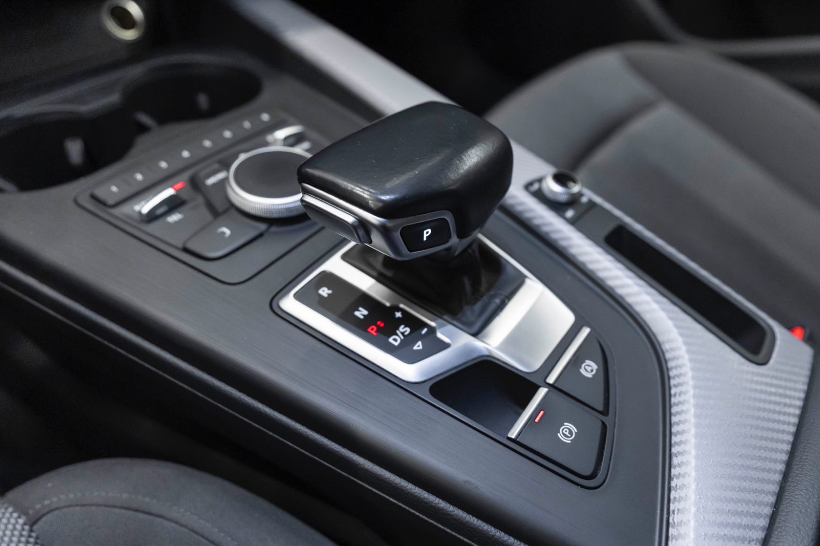 Fahrzeugabbildung Audi A4 Avant Quattro H&K ACC TOTW SHZ PDC NAV