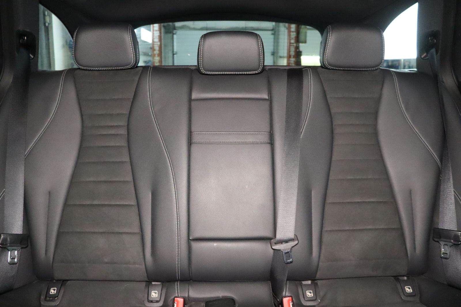 Fahrzeugabbildung Mercedes-Benz E 200 T 4Matic * Schiebedach * Navi * AMG line