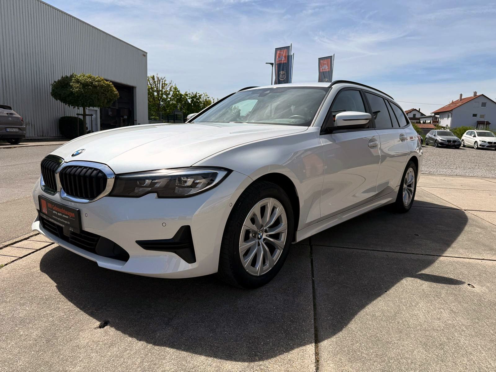 Fahrzeugabbildung BMW 320d Touring Steptr. Advantage LED ACC AHK KAM