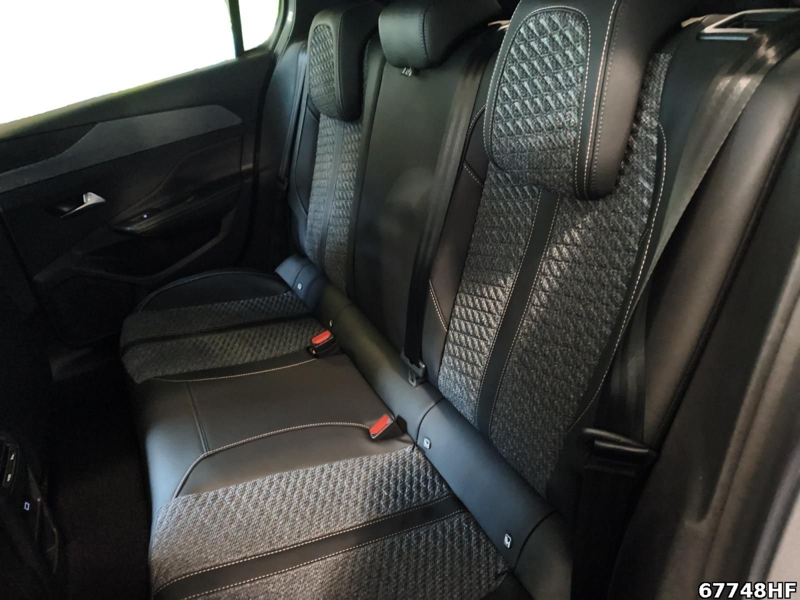Fahrzeugabbildung Peugeot e-308 ALLURE Elektromotor 156