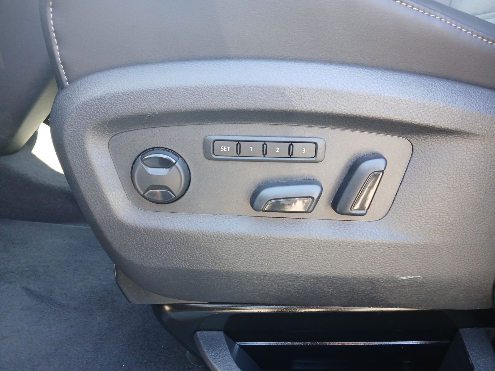 Fahrzeugabbildung Volkswagen T6 Multivan T6.1 TDI DSG 4-M Generation-Six STH