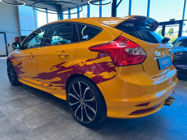 MYAUTOCENTER – Gebraucht- und Jahreswagen mit Werkstattservice in Pfaffenhofen Ford Focus *RECARO*SPORT*SitzHZ*2-ZONEN*TÜV 0127*