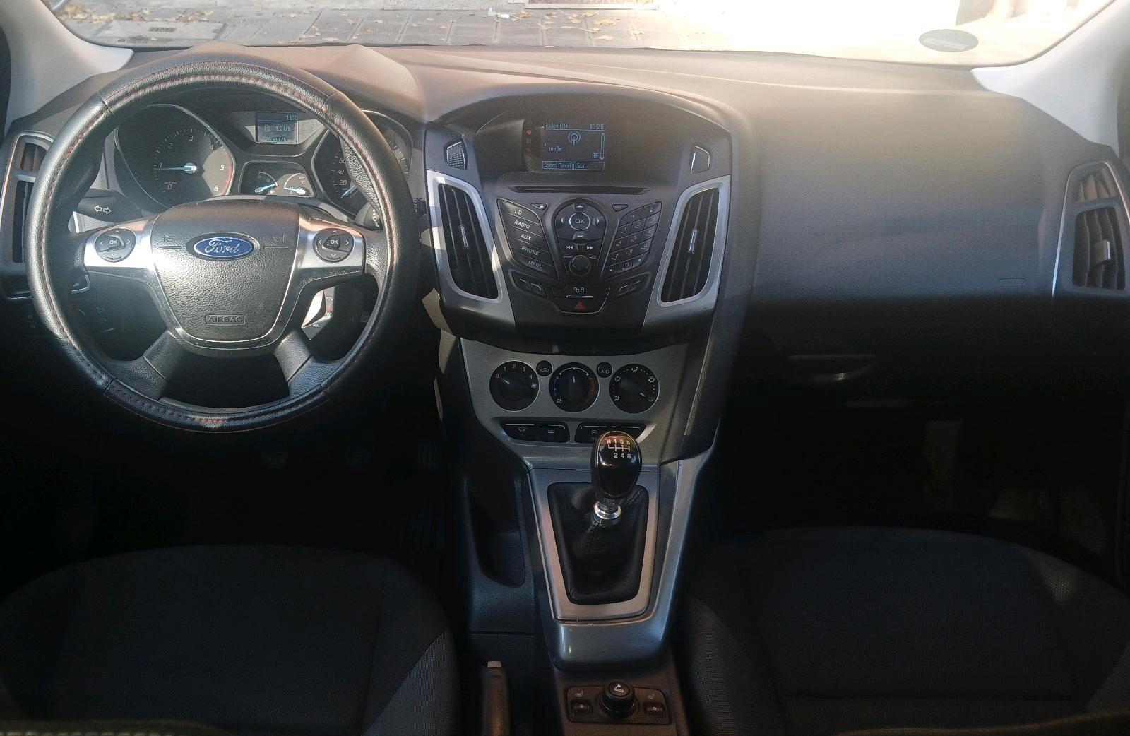 Ford Focus 2011 — photo 9