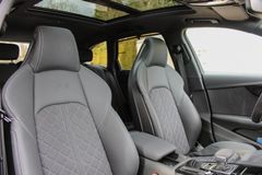 AUDI RS4 Avant quattro/ RS DYNAMIK/ PANO / RS ABGAS AUDI RS4 Avant quattro/ RS DYNAMIK/ PANO / RS ABGAS