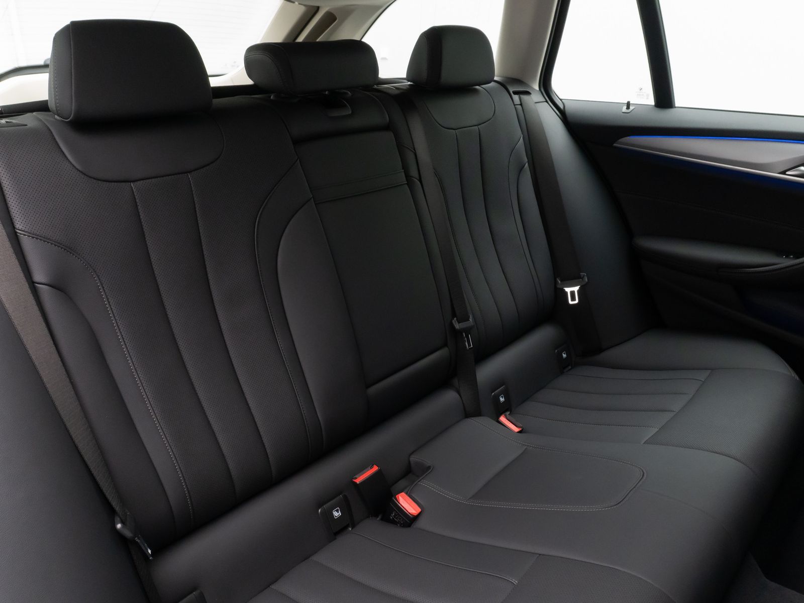 Fahrzeugabbildung BMW 520d xD Kamera HUD DAB 4xKlima Sport Leder Alarm
